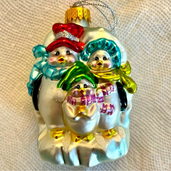 Penguin Family Ornament Sparkly and Colorful Glass Holiday Christmas Festive - Picture 2 of 4